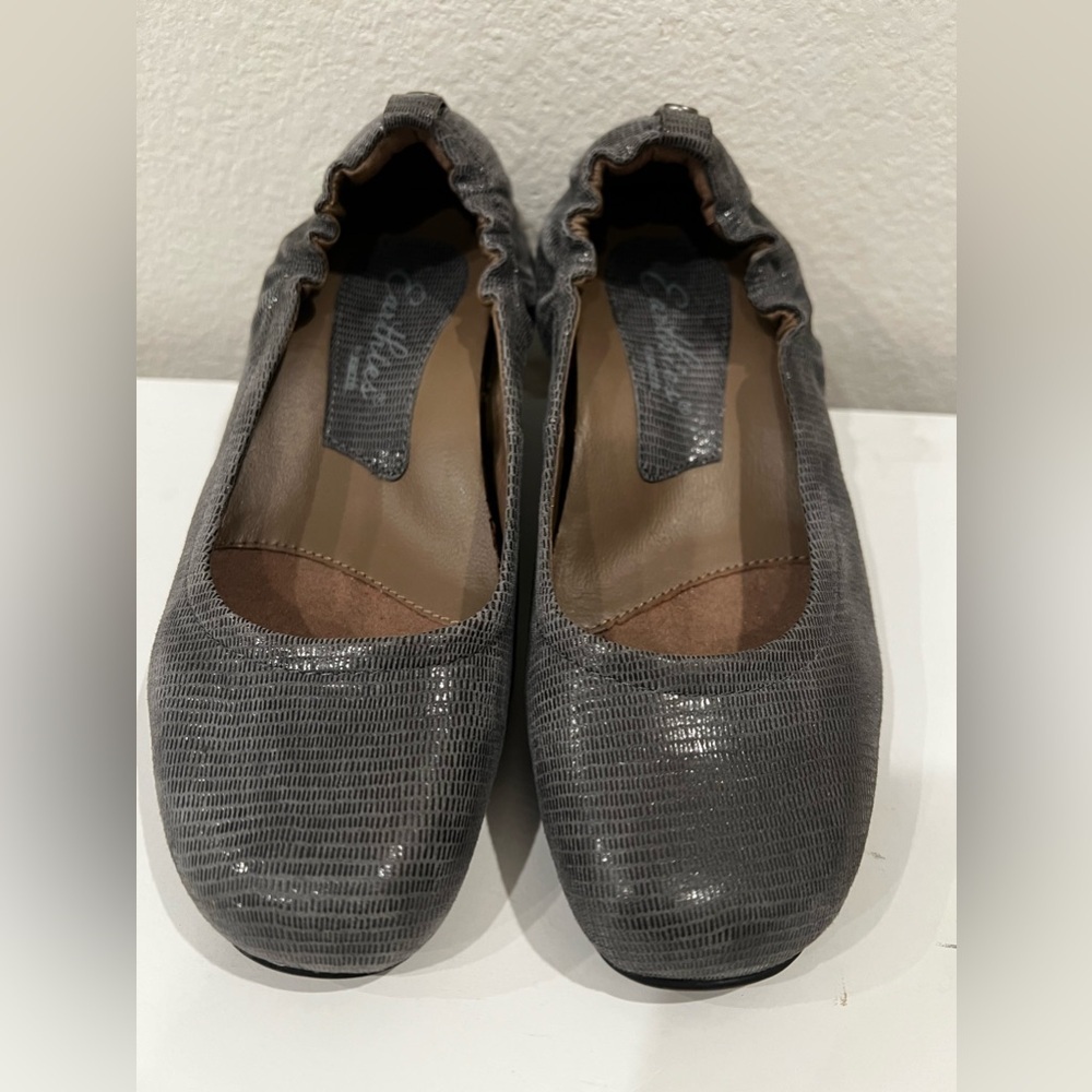 Earthies Tolo - Women's Casual Flats size 5.5.